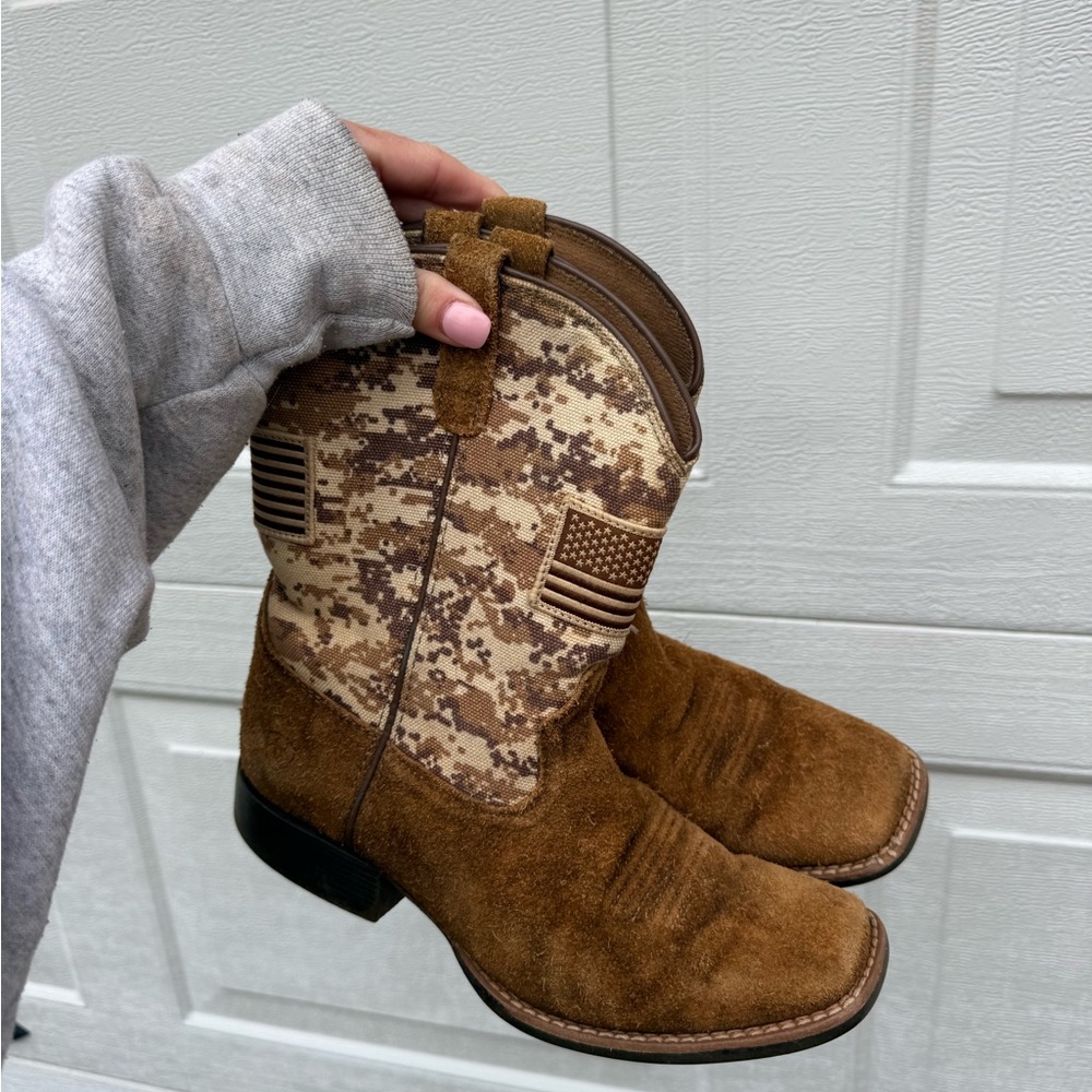 Ariat Tan Suede Leather American Flag Boots Sz 6